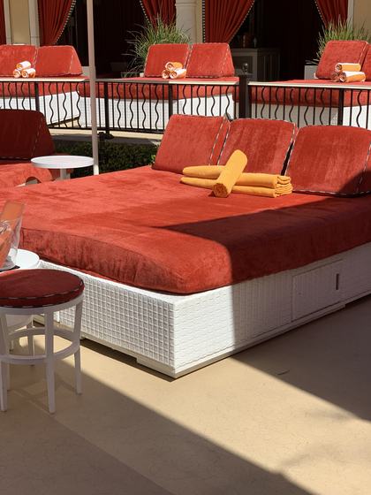 Encore Beach Club — Daybed