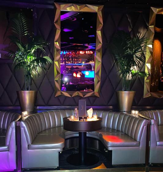 XS Nightclub — Backwall booth